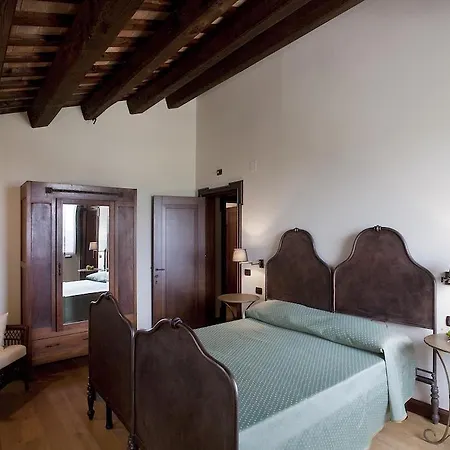 مزرعة للإقامة Agriturismo Fattoria Marchetti *